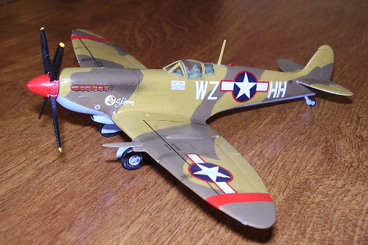 Kit Maquette Spitfire Mk.IX Italeri échelle 1:72 - Modèle En Plastique à Monter Avec Peinture Et Outils