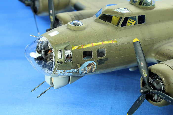 Level 4 Model Kit Boeing B17-G Flying Fortress Bomber Aircraft 1/48 Scale  Model by Revell