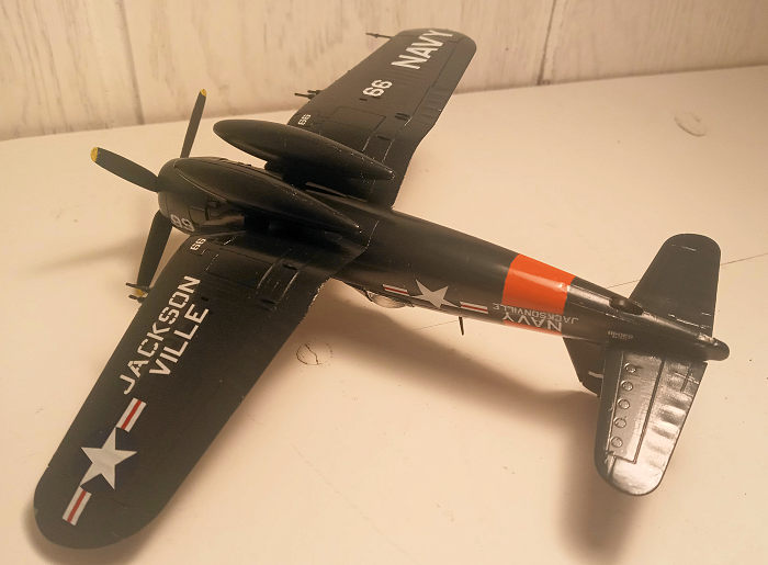 Revell kit maquette F4U-4 Corsair173 mm échelle 1:72