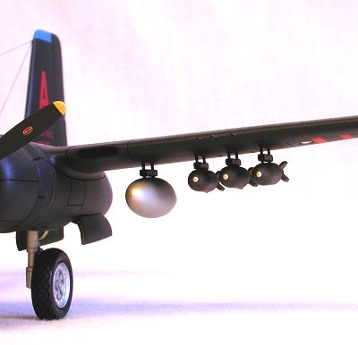 Atlantis maquette avion M6818 Maquette plastique B-26 Invader bombardier  moyen USAF 1/67