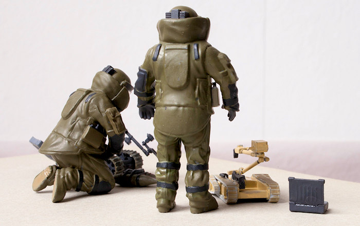 Meng 1/35 EOD team and robots, by Jeffery Simpson