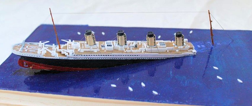 Revell 1/1200 RMS Titanic, by George Oh