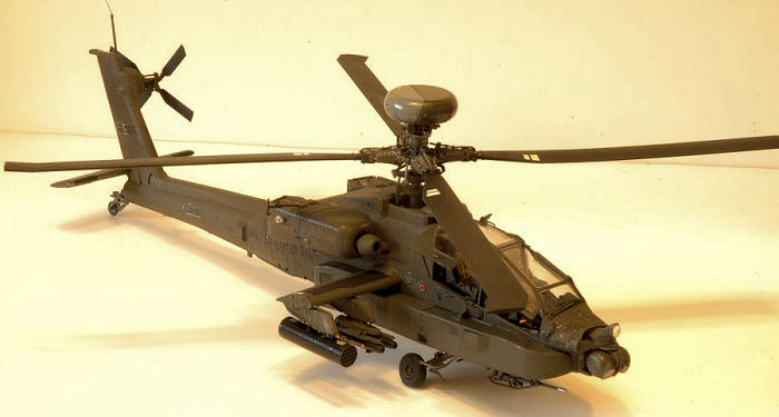 Hasegawa 1/48 Scale AH-64D Apache Longbow Plastic Model Kit - 296 Pieces With Decals & Pilot Figures
