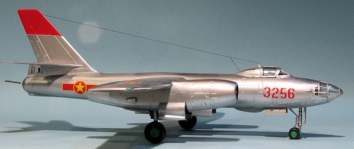 Trumpeter 01604 1/72 Ilyushin IL-28 Beagle Tactical Jet Bomber – Plastic Model Kit, Static Aircraft, Militaria