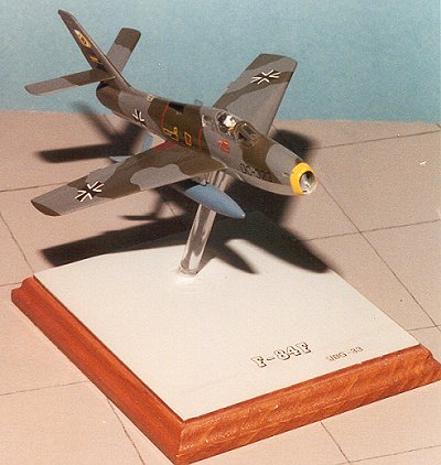 03022 F-84F THUNDERSTREAK Choice of Decals NEW IN BOX 1/72 Airfix Kit No 
